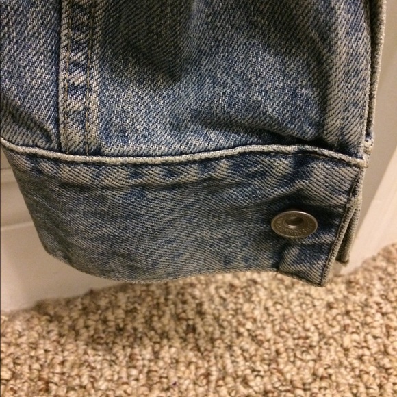 DKNY Jeans Classic Denim Jacket; Medium; Perfect for Fall - Picture 5 of 8